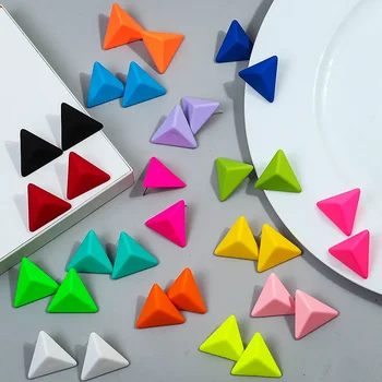 FishSheep геометрични бонбони цвят акрилен триъгълник Stud обица за жени личност корейски мода неонови обеци бижута подаръци