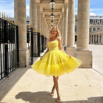 Елегантни къси жълти тюл вечерни рокли A-Line без ръкави فساتين السهرة Абитуриентска рокля с дължина до коляното за жени