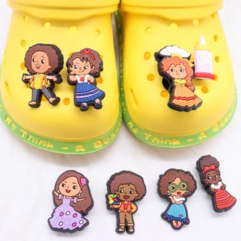 Търговия на едро 50pcs Талисмани за обувки Карикатура Disney Encanto Mirabel PVC градински катарами за обувки декорация Fit Croc Jibz Kids X-max подарък